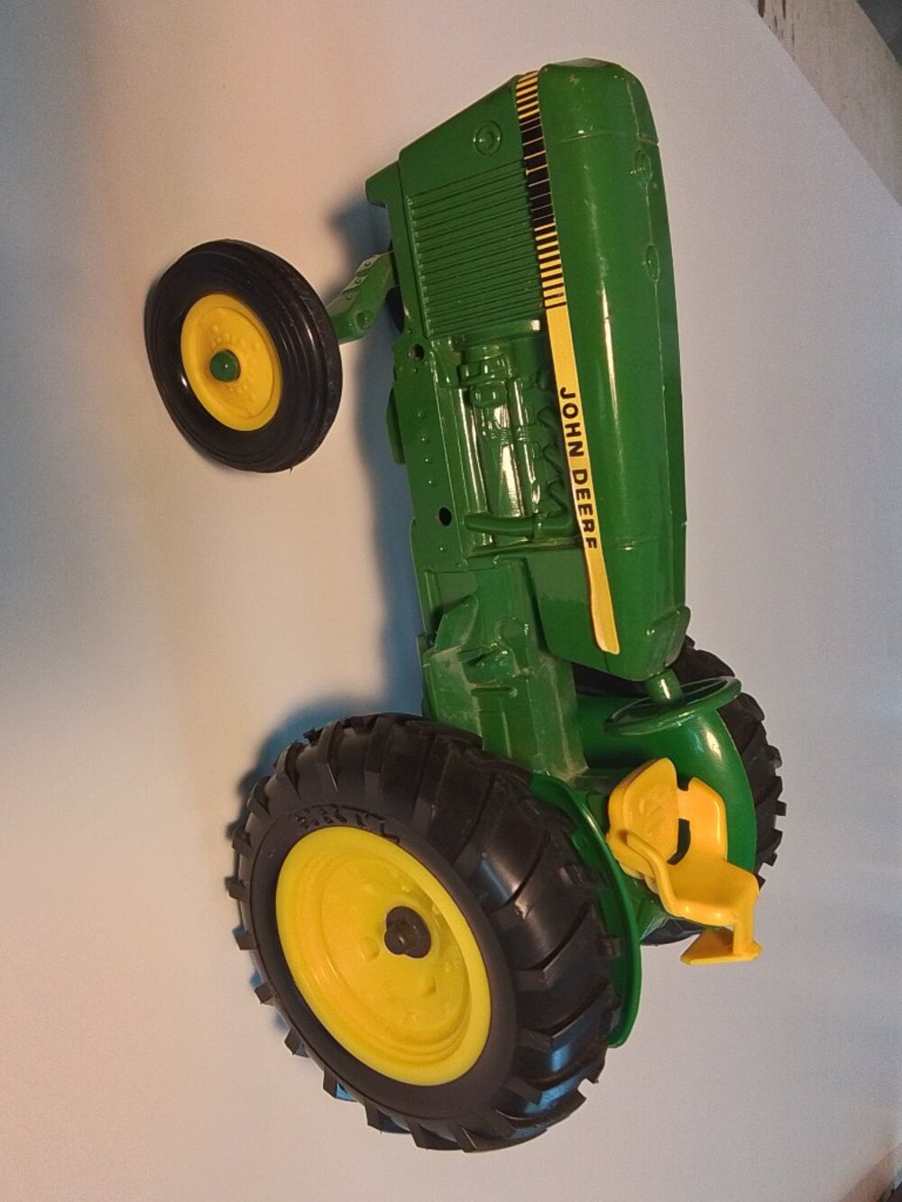 VTG JOHN DEERE 4020 1/16 ERTL WIDE DIECAST TRACTOR